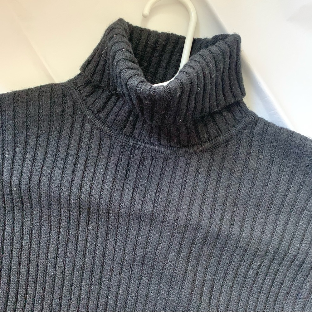 LL Bean 100% Merino Wool Ribbed Knit Turtleneck Sweater in black - Picture 6 of 14